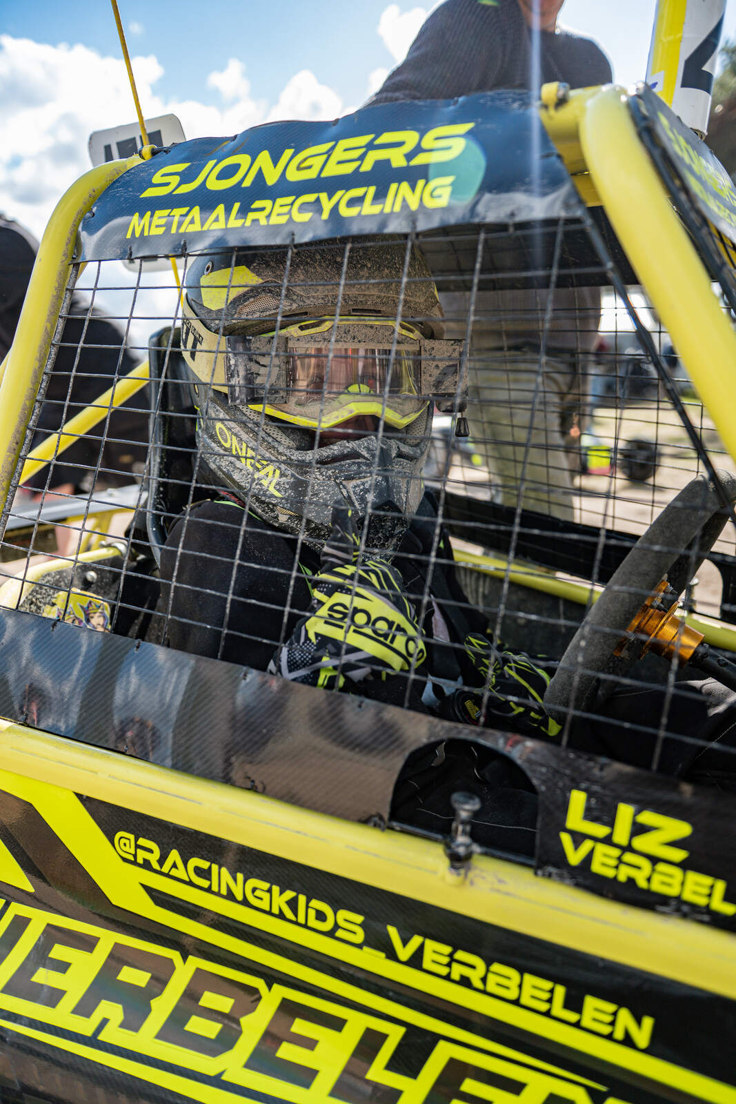 Liz, klaar in de cockpit vlak voor de start